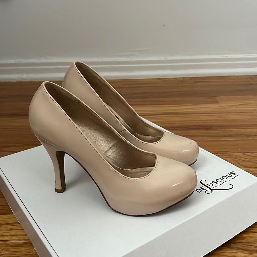 Nude high heels size 8